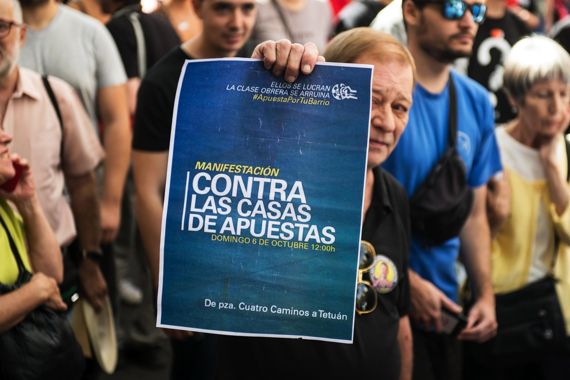 Manifestacion contra las casa de apuestas en el barrio de Tetuan, Madrid 1